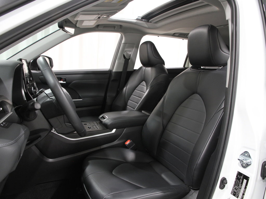 Used 2022 Toyota Highlander XLE image 5