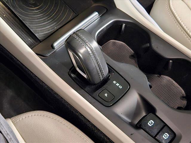 Used 2019 Volvo XC40 T5 Momentum image 12