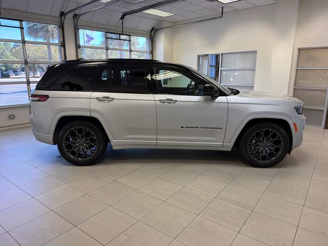 Used 2025 Jeep Grand Cherokee Summit w/ Obsidian Package AWD/4WD image 8