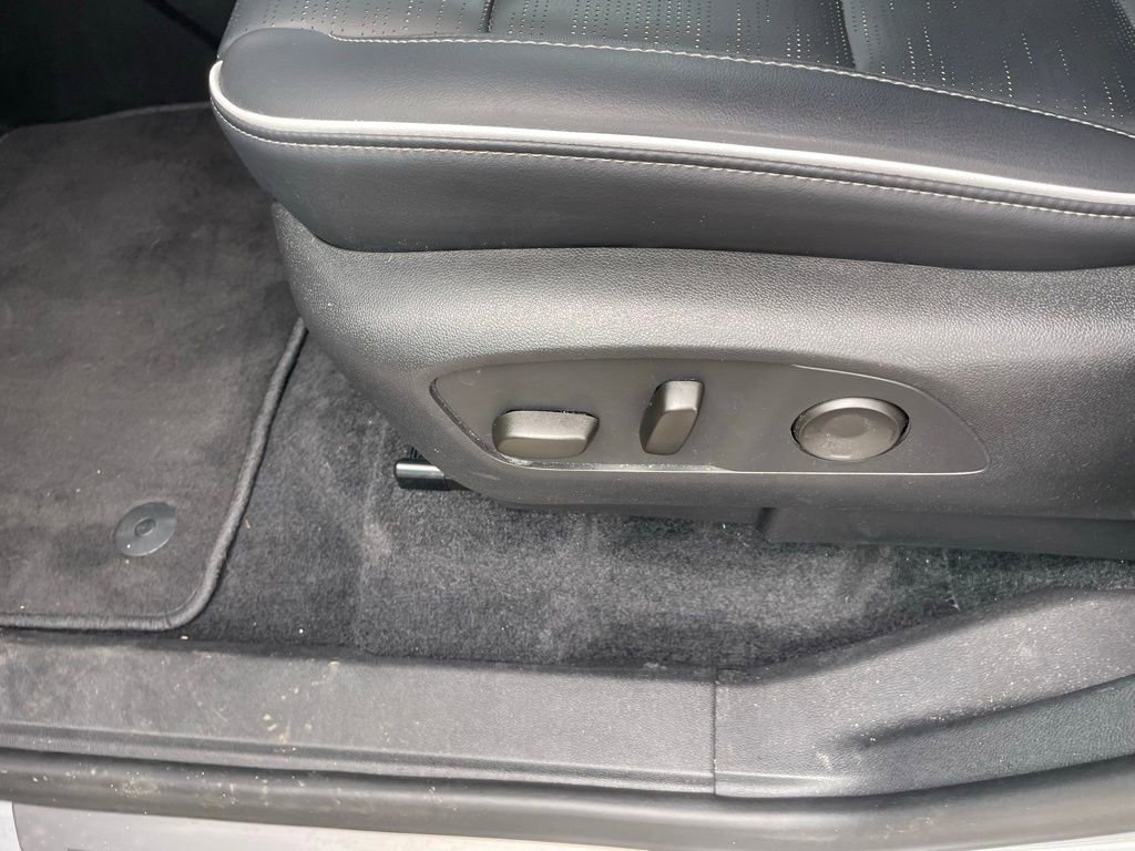 Used 2025 Buick Enclave Sport Touring w/ Power Package FWD image 11