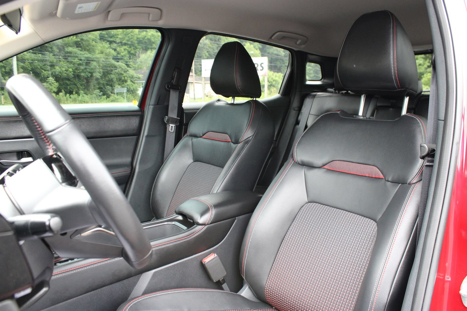 Used 2025 Nissan Kicks SR FWD image 14