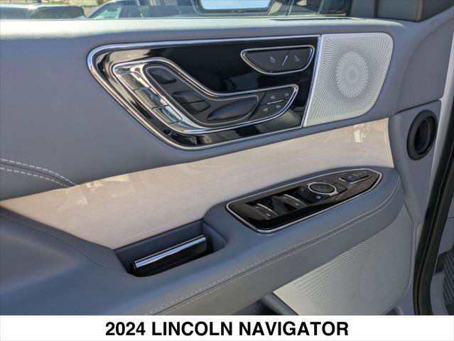 Used 2024 Lincoln Navigator Black Label image 11