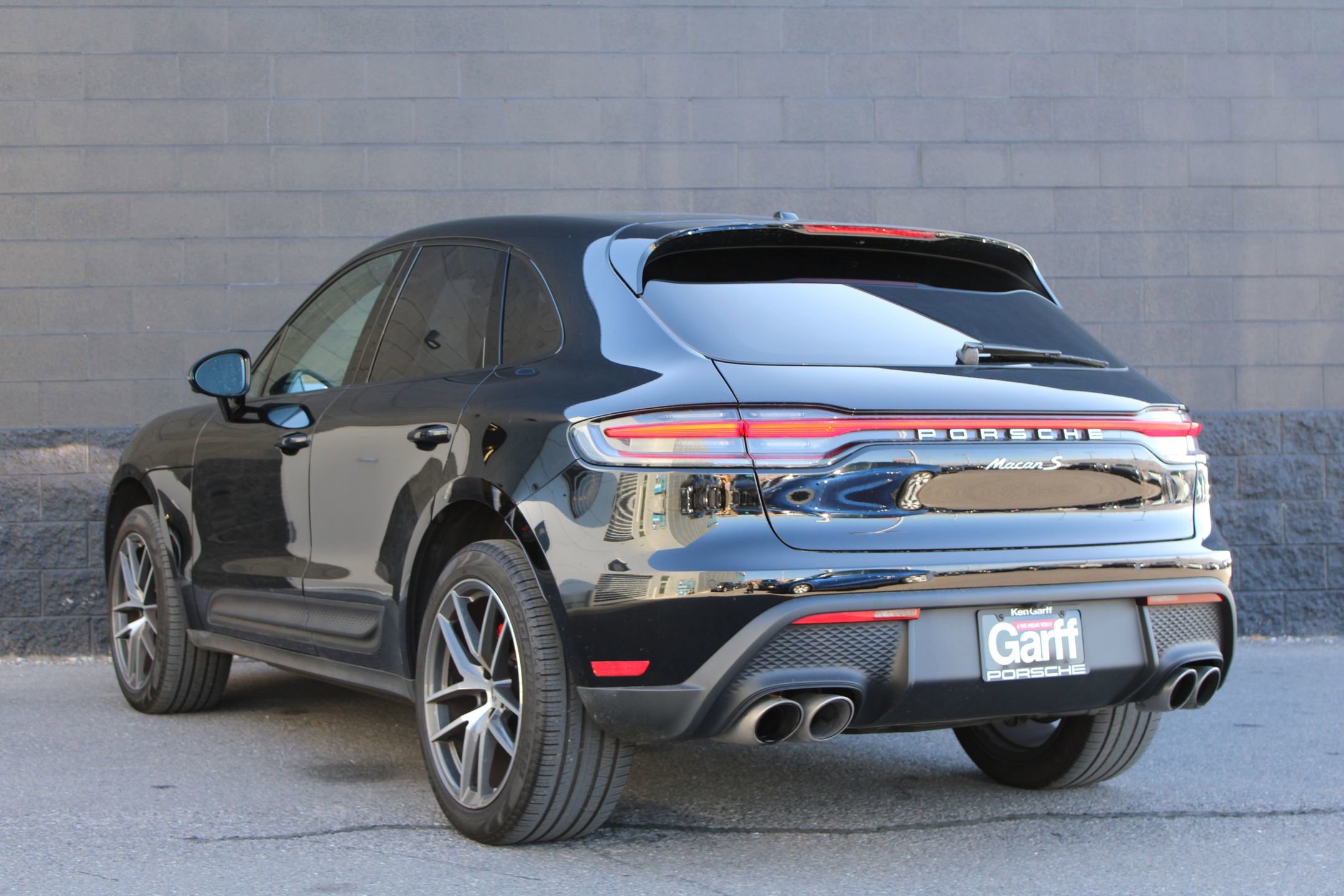 Certified 2023 Porsche Macan S image 3