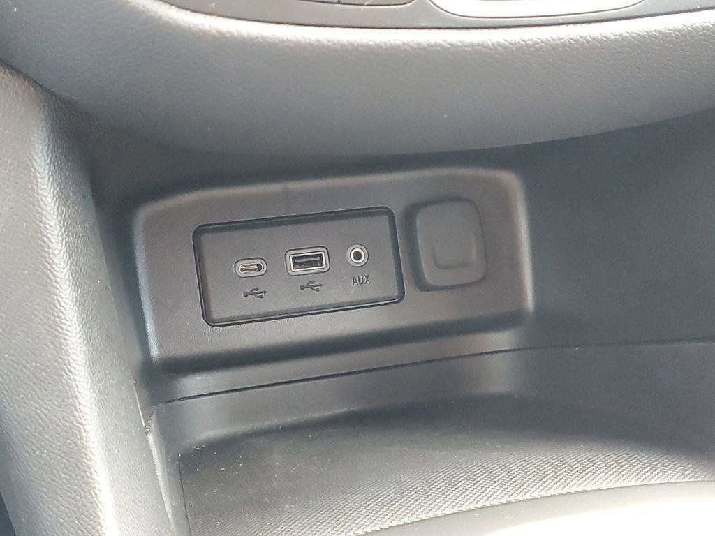 Used 2024 Chevrolet Equinox LT FWD image 16