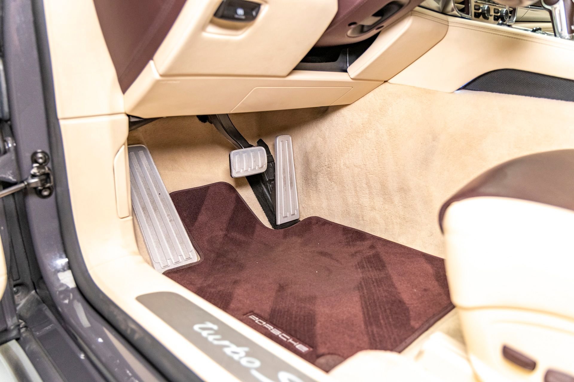 Used 2016 Porsche Panamera Turbo S image 38