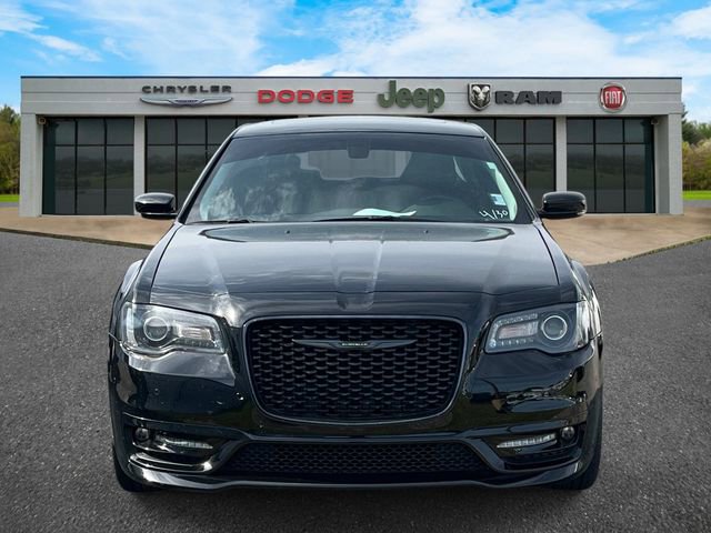 Used 2022 Chrysler 300 Touring L w/ Popular Equipment Group RWD image 8