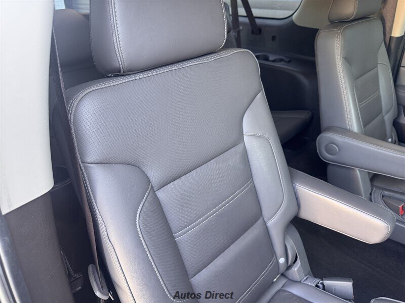 Used 2018 GMC Yukon XL Denali w/ Denali Ultimate Package RWD image 30