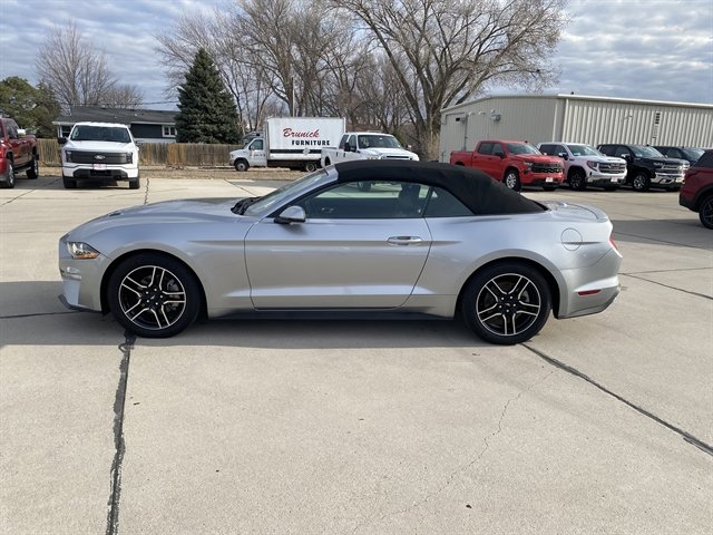 Used 2020 Ford Mustang Premium image 11