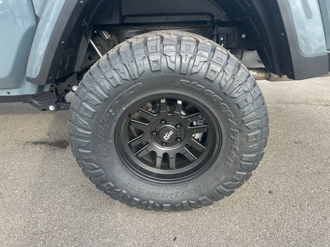 New 2025 Jeep Gladiator Sport image 11