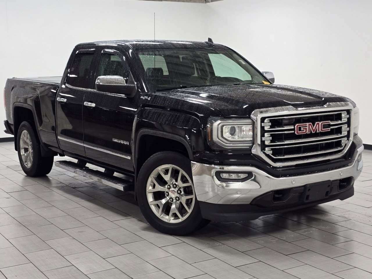 Used 2017 GMC Sierra 1500 SLT w/ SLT Premium Package image 2