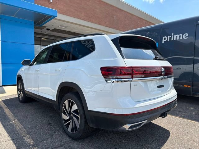 Used 2025 Volkswagen Atlas SE AWD/4WD image 2