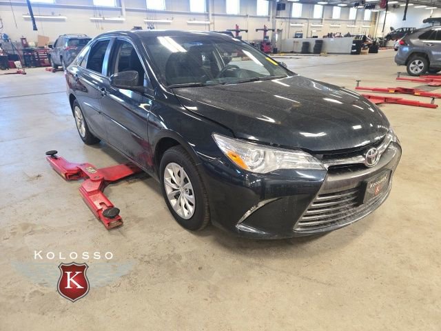 Used 2017 Toyota Camry LE image 1
