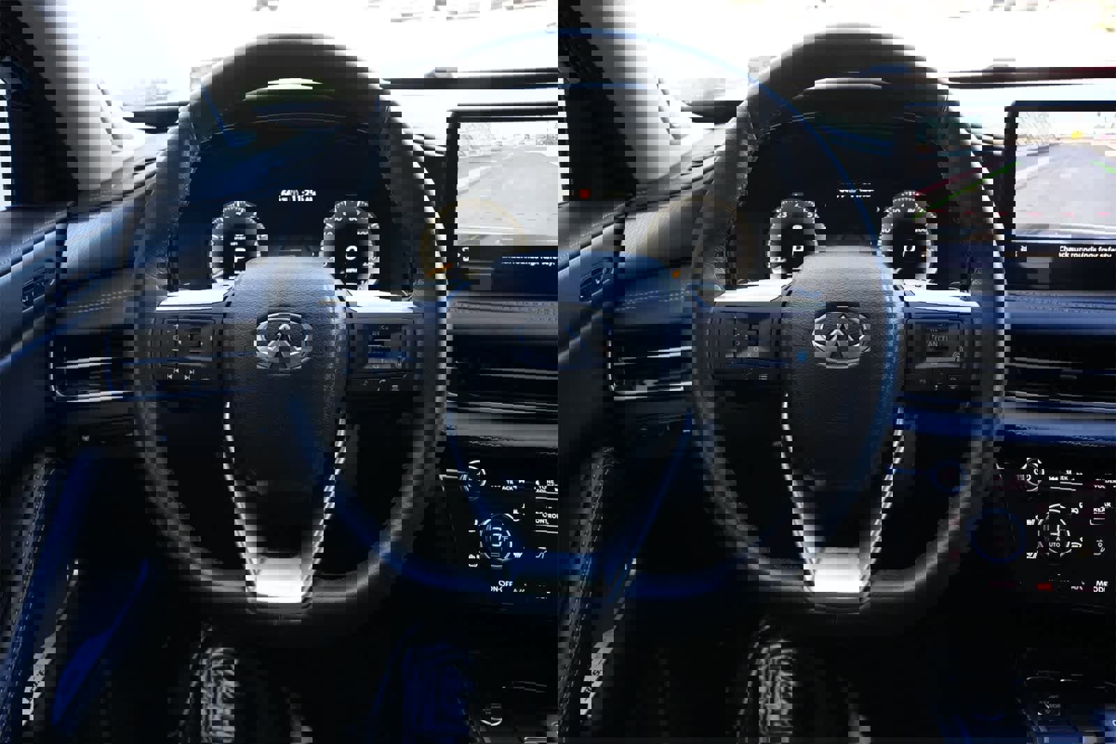 Certified 2023 INFINITI QX60 Luxe w/ Vision Package image 9