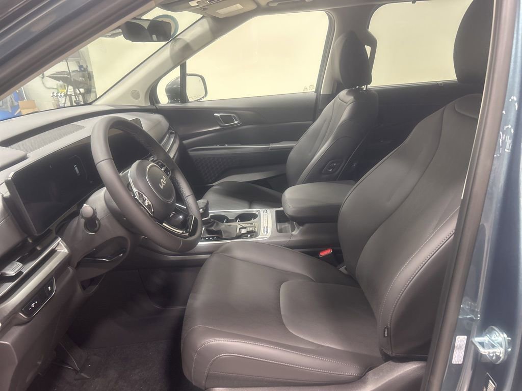 New 2026 Kia Carnival SX w/ SX Dark Edition Package image 9