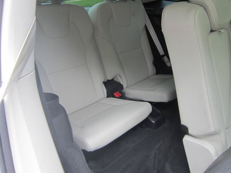 Used 2019 Volvo XC90 T6 Momentum w/ Protection Package Premier AWD/4WD image 11
