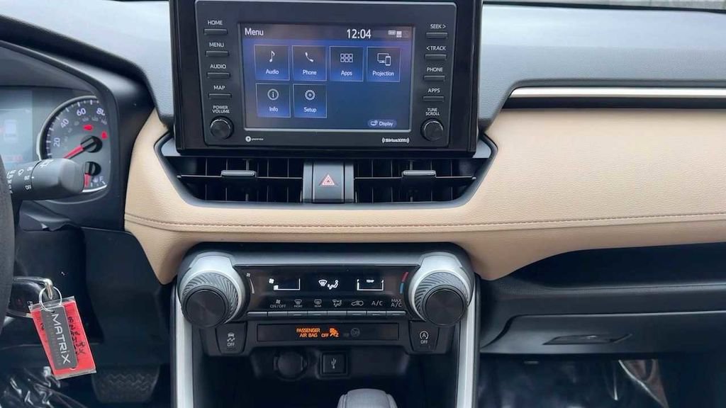 Used 2022 Toyota RAV4 LE image 12