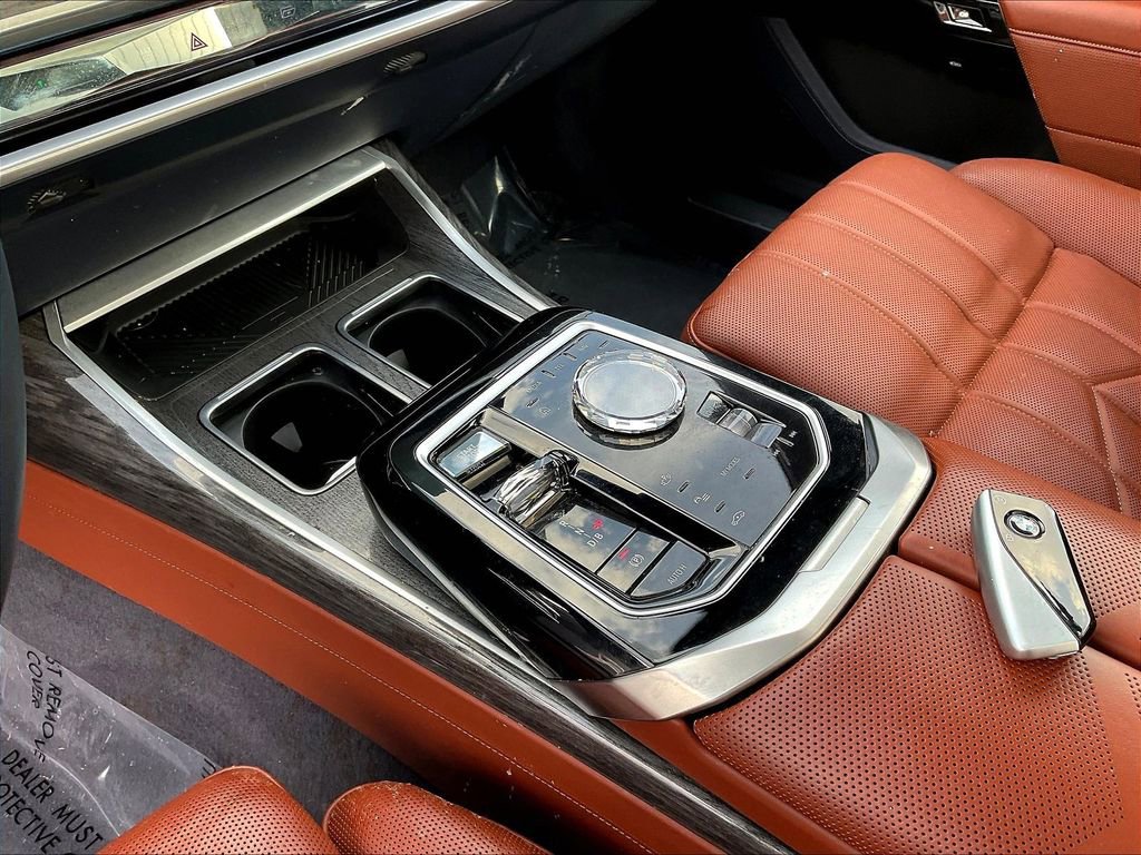 Used 2023 BMW i7 xDrive60 AWD/4WD image 17