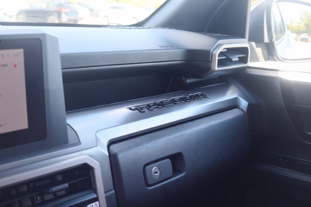 Used 2025 Toyota Tacoma SR5 AWD/4WD image 16