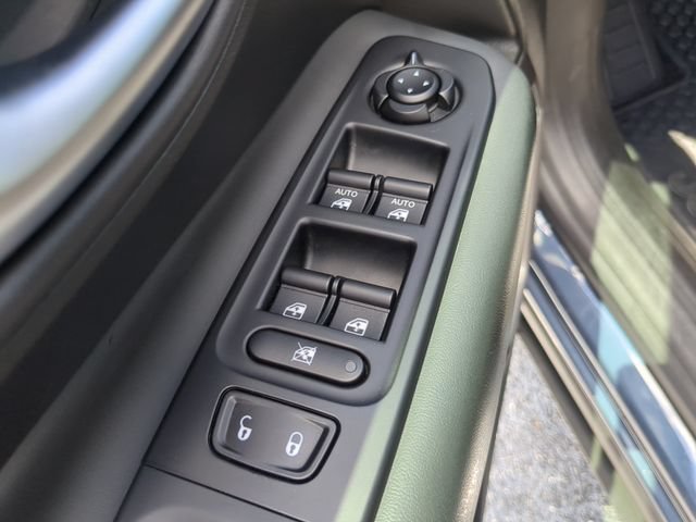 Used 2022 Jeep Renegade Latitude w/ Convenience Group AWD/4WD image 20