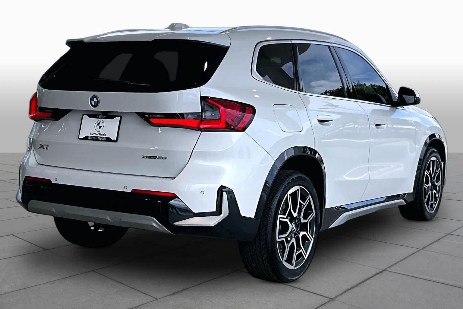Used 2025 BMW X1 xDrive28i w/ Technology Package AWD/4WD image 12