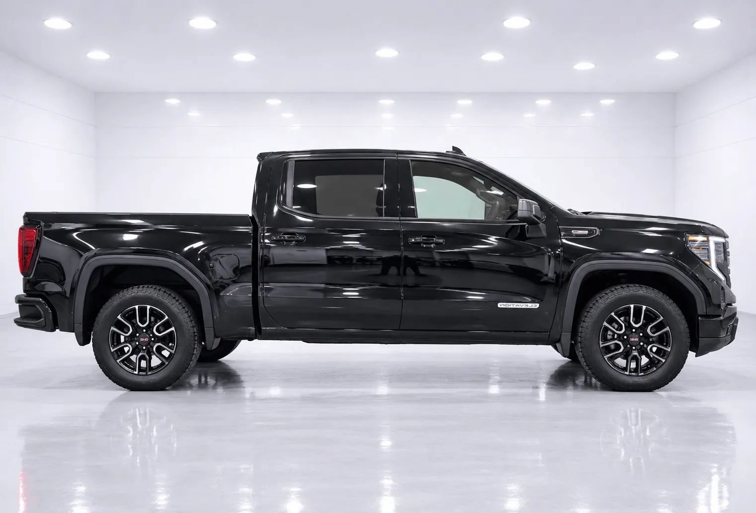 Used 2025 GMC Sierra 1500 Elevation AWD/4WD image 6