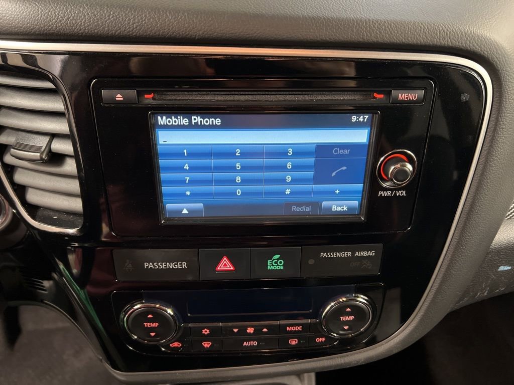 Used 2015 Mitsubishi Outlander SE image 11