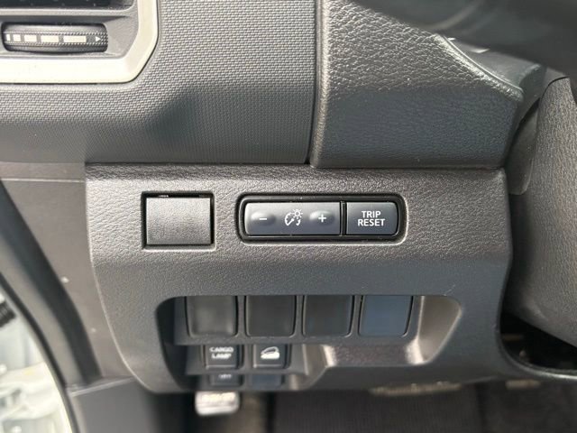 Used 2024 Nissan Frontier SV image 26