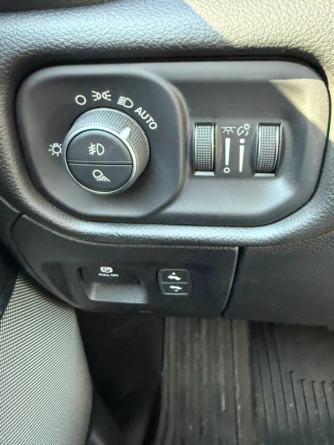Used 2026 RAM 1500 Laramie AWD/4WD image 16