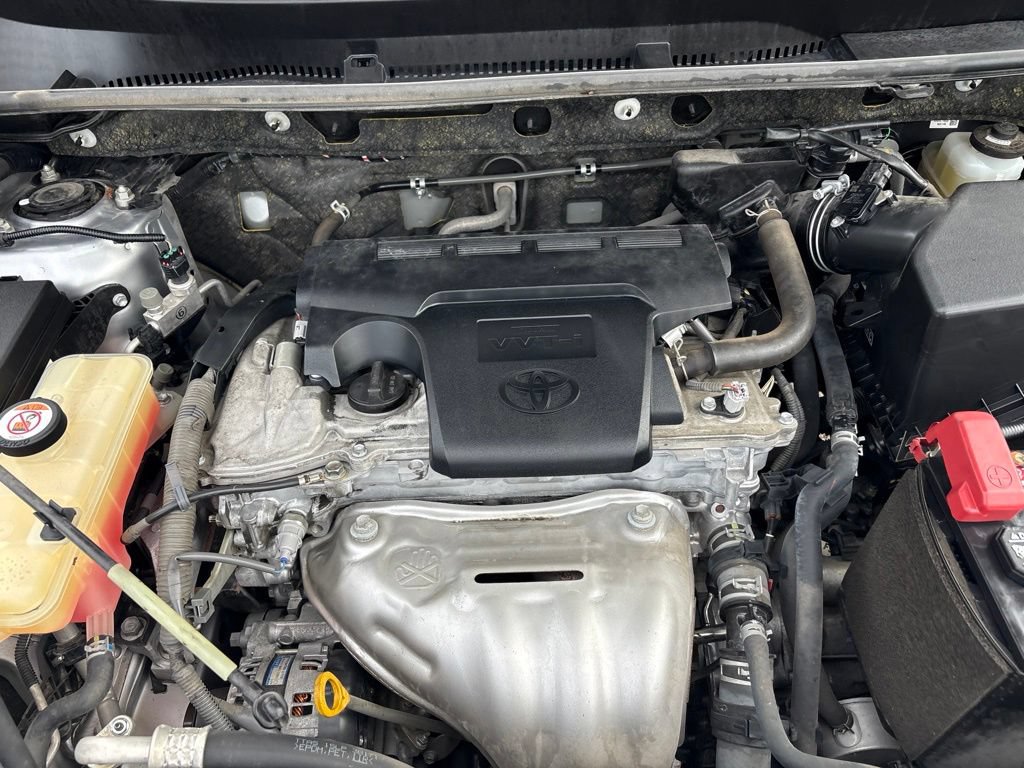 Used 2018 Toyota RAV4 LE FWD image 10