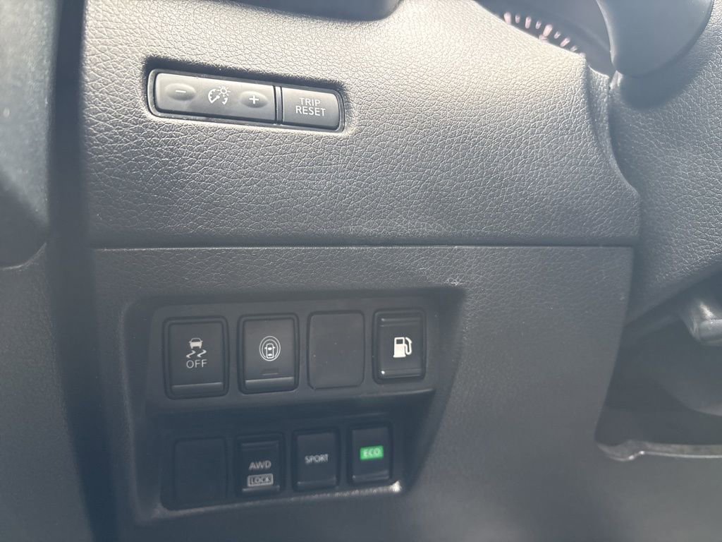 Used 2020 Nissan Rogue SV image 17