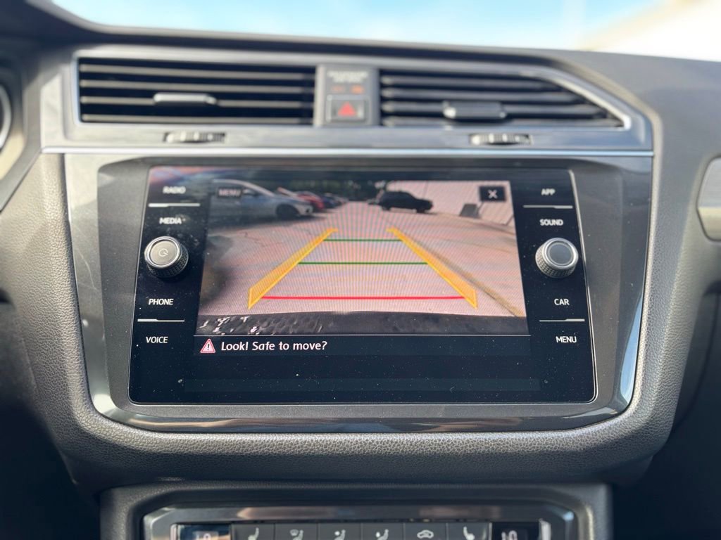 Used 2018 Volkswagen Tiguan SE w/ Panoramic Sunroof Package AWD/4WD image 24