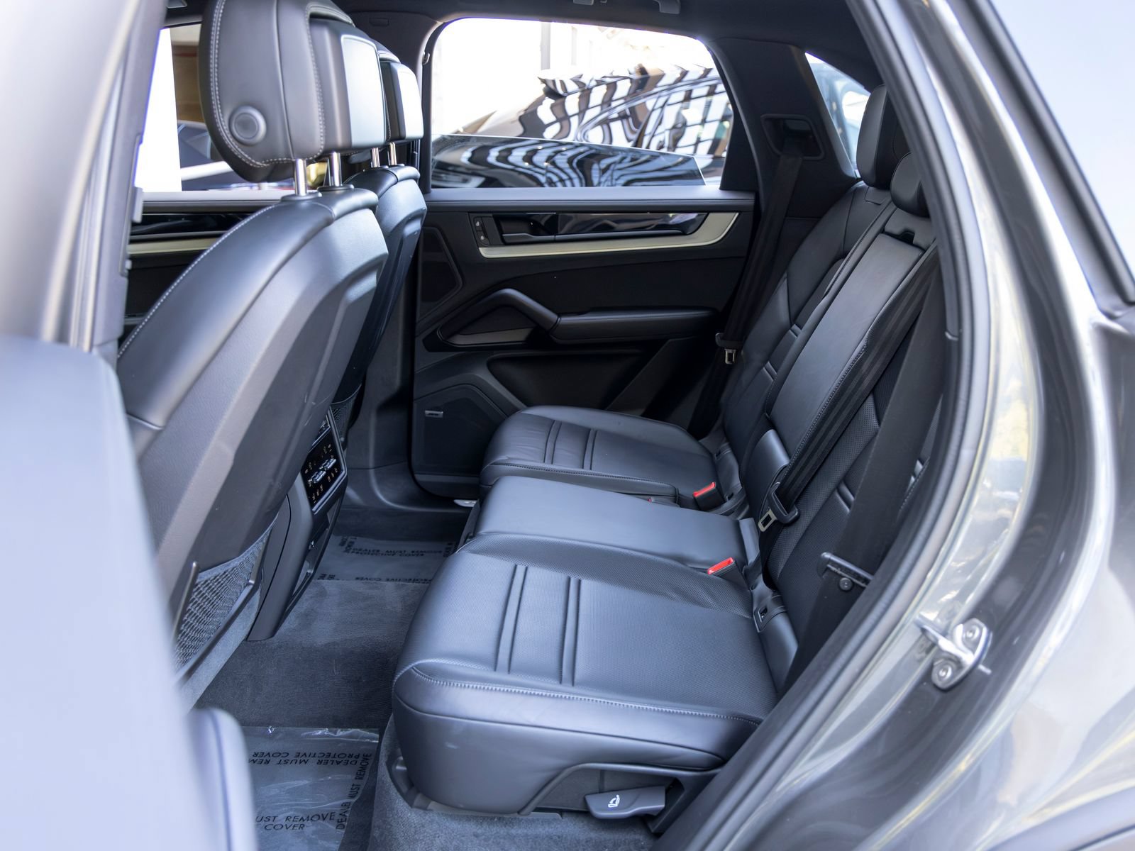 Certified 2024 Porsche Cayenne S AWD/4WD image 48