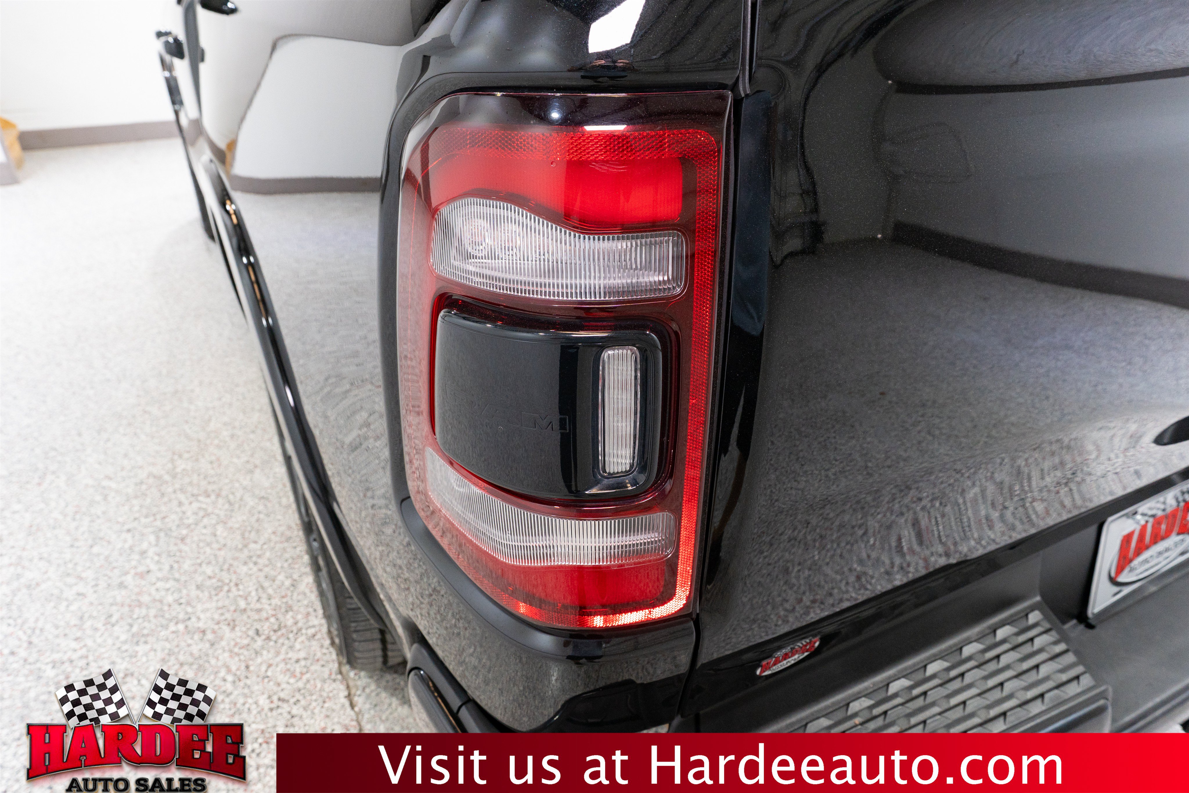Used 2020 RAM 1500 Limited w/ Black Appearance Package AWD/4WD image 9