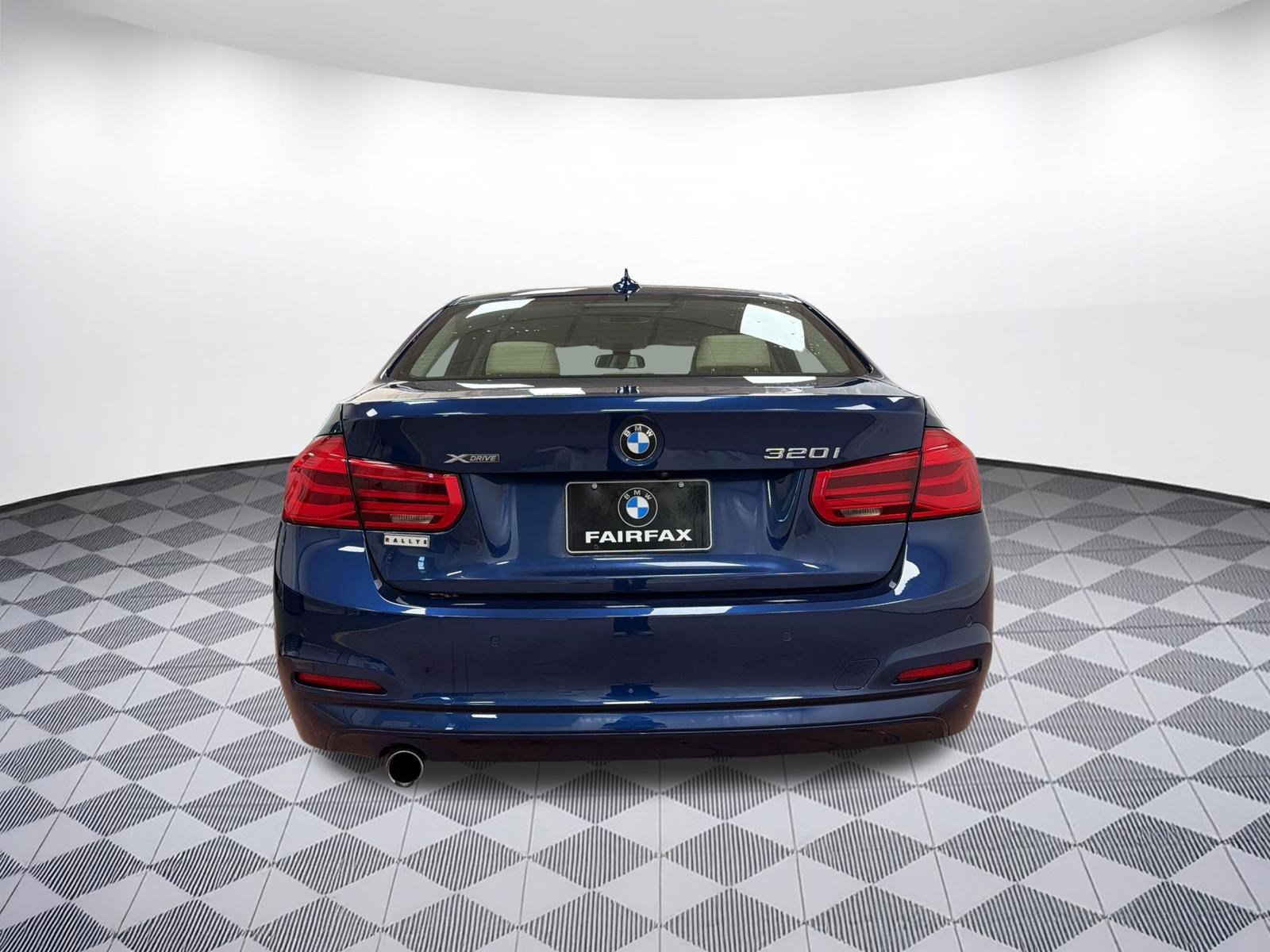 Used 2018 BMW 320i xDrive Sedan w/ Convenience Package AWD/4WD image 10