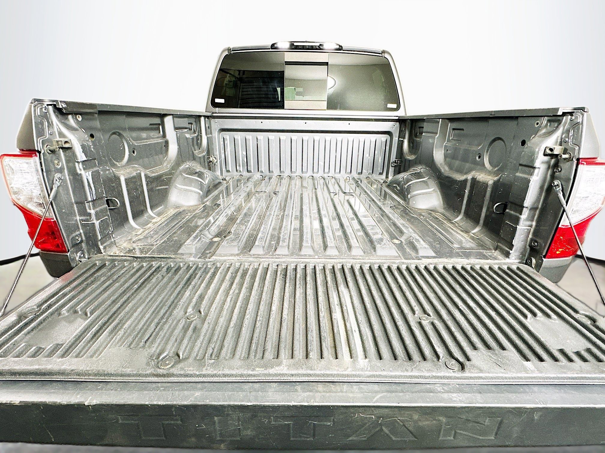 Used 2022 Nissan Titan SV w/ Accessory Utility Package RWD image 27
