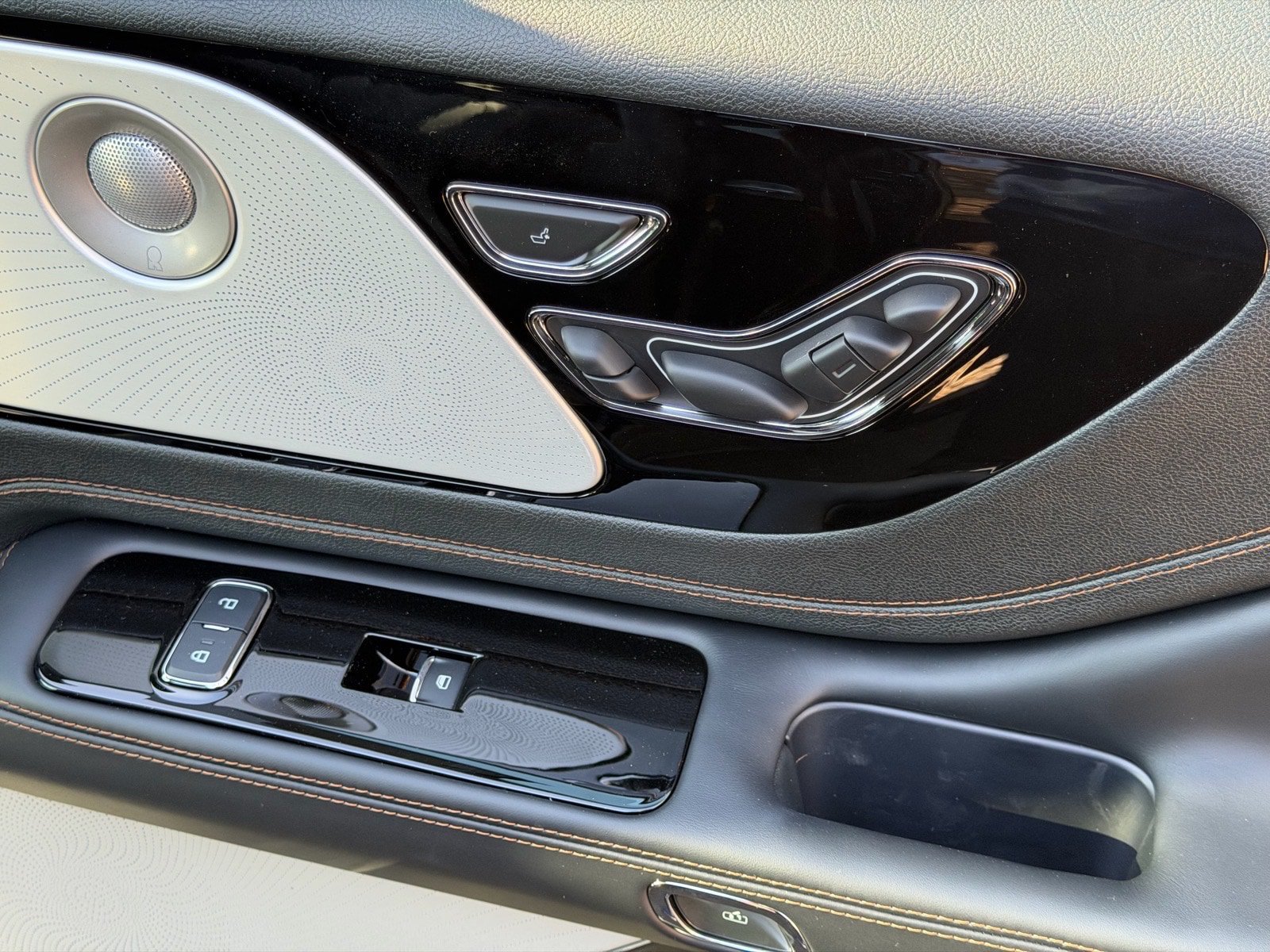 New 2026 Lincoln Aviator Black Label AWD/4WD image 13