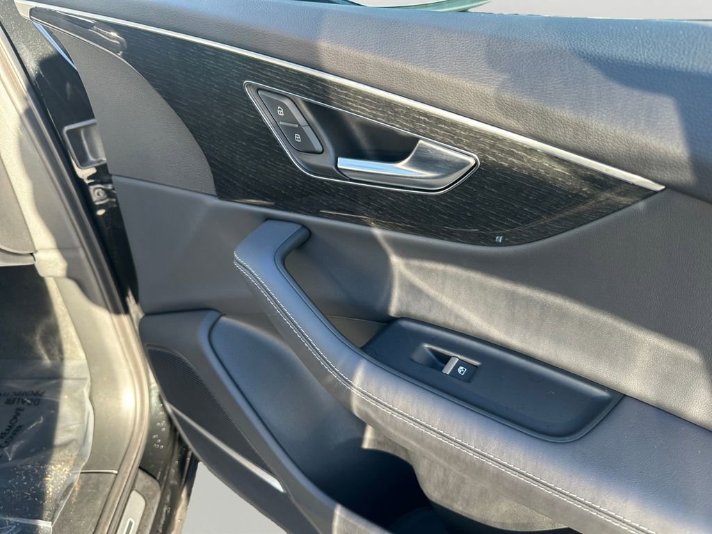 Used 2025 Audi Q7 3.0T Premium Plus image 24