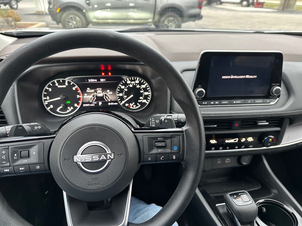 Used 2023 Nissan Rogue SV AWD/4WD image 11