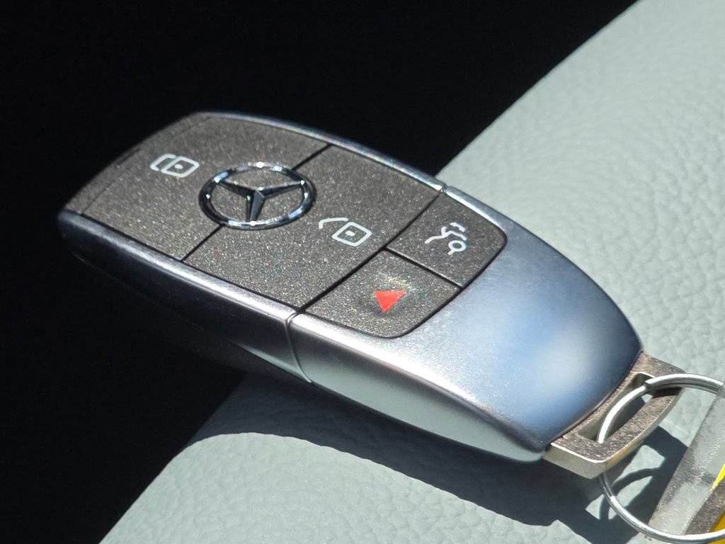 New 2026 Mercedes-Benz GLB 250 4MATIC image 38