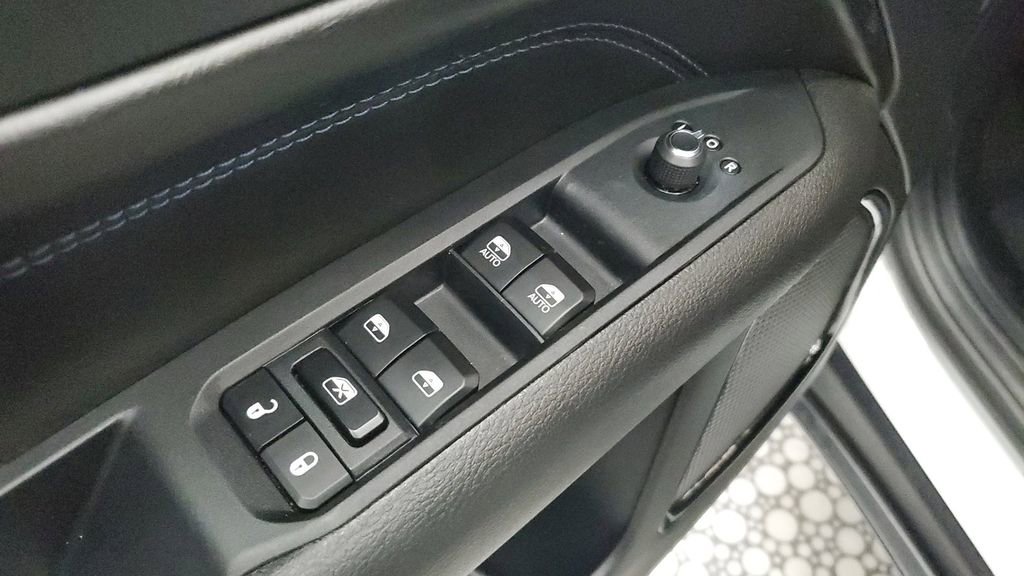 Used 2026 Jeep Compass Latitude image 20