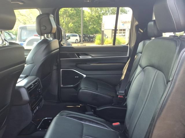 Certified 2024 Jeep Wagoneer Series II AWD/4WD image 17