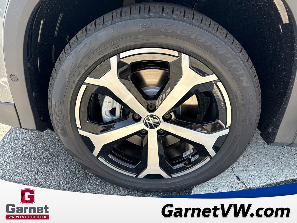 New 2025 Volkswagen Tiguan SE image 9