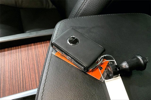 Certified 2025 Volvo V60 B5 Cross Country Plus image 12