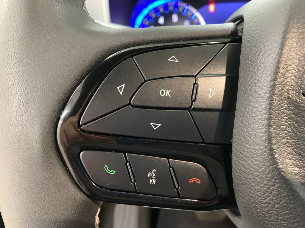 Used 2025 Chrysler Pacifica Limited FWD image 27