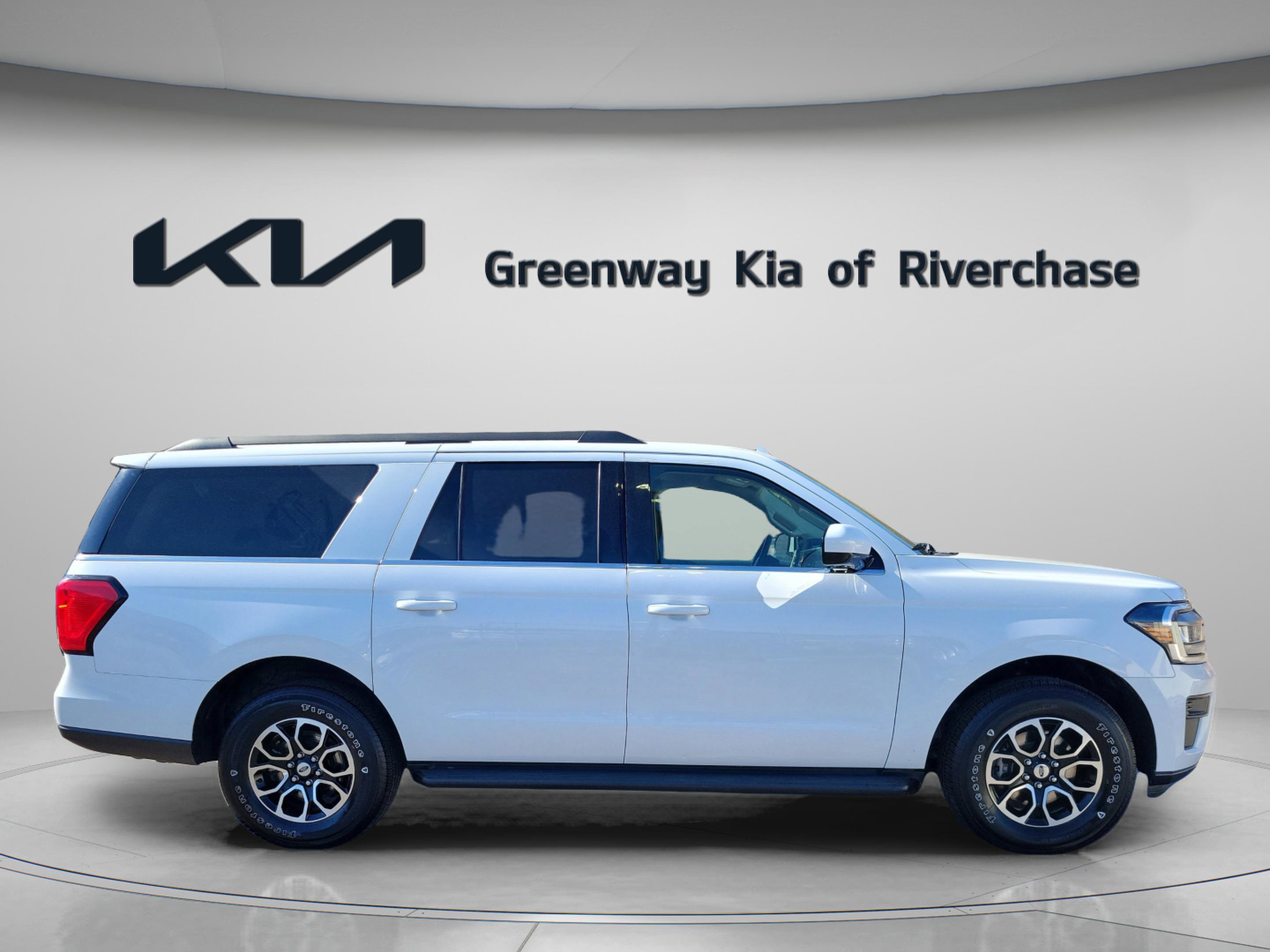 Used 2024 Ford Expedition Max XLT image 7