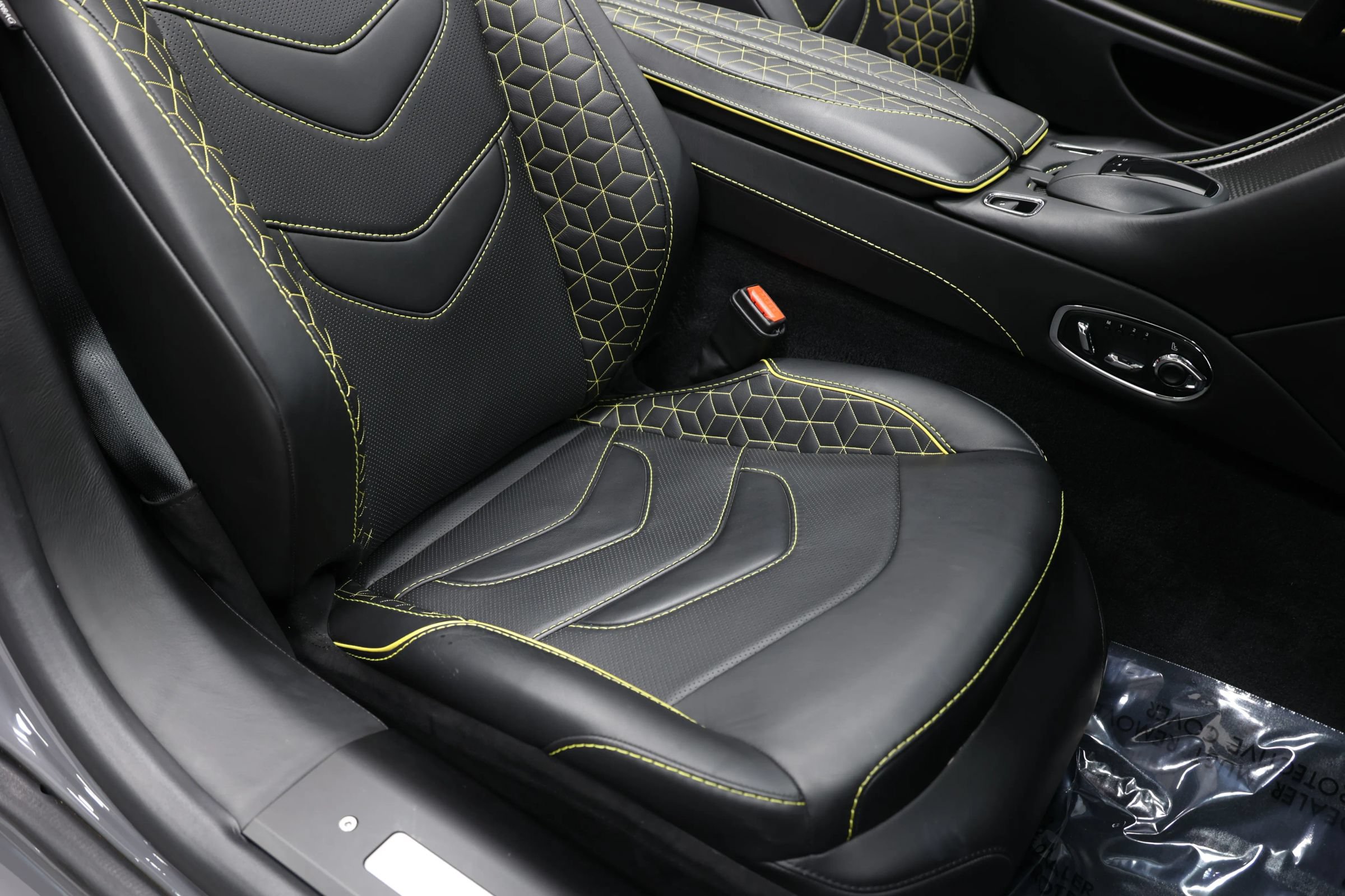 Used 2021 Aston Martin DBS Superleggera Volante RWD image 98