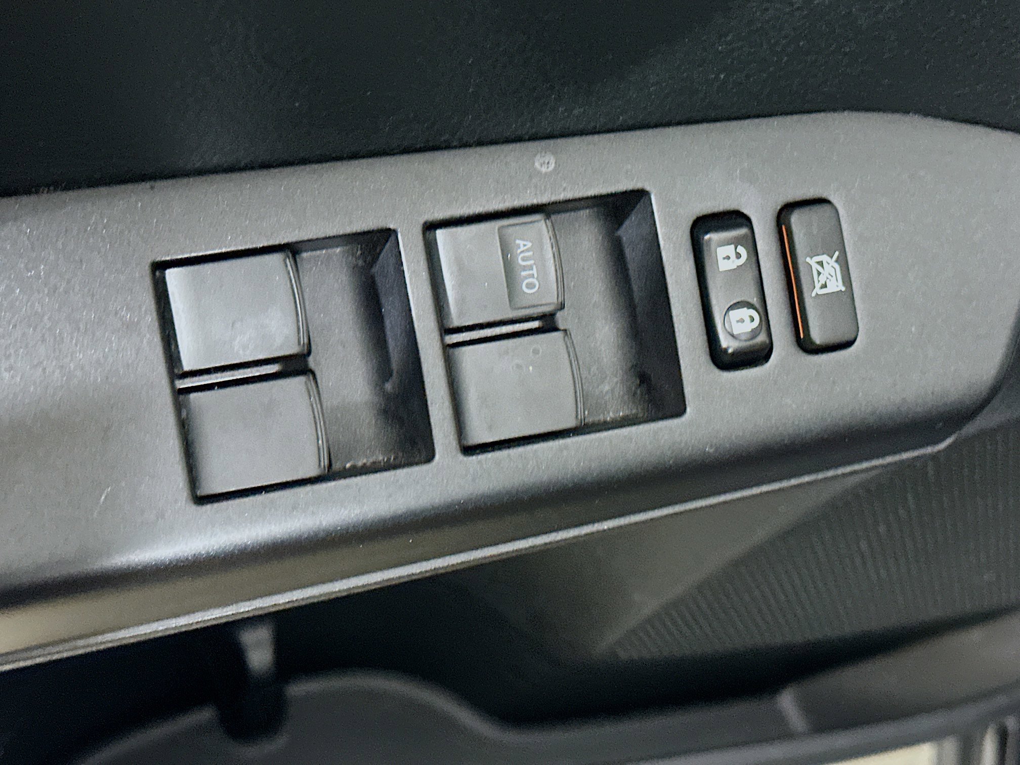 Used 2018 Toyota RAV4 XLE FWD image 15