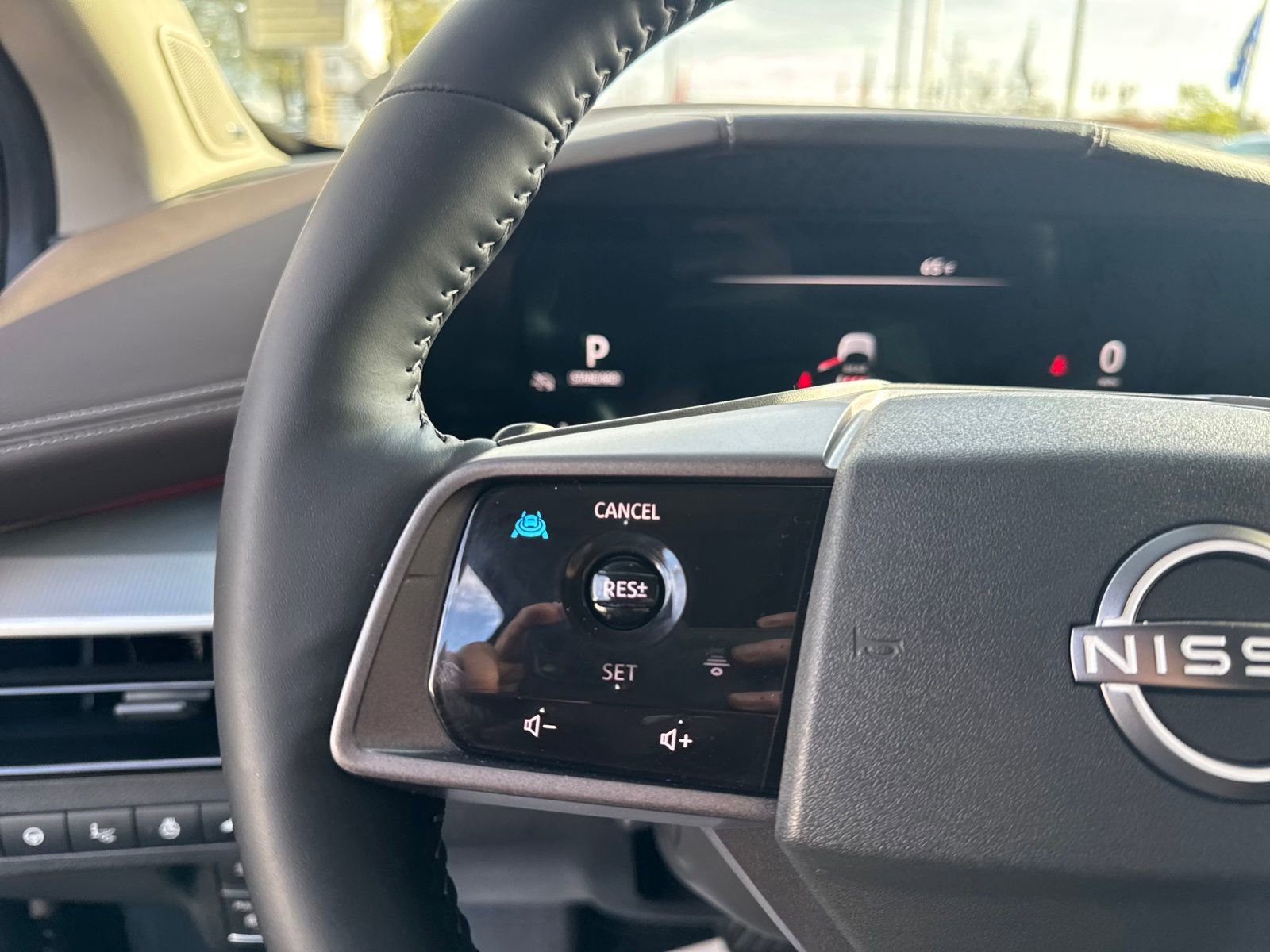 Certified 2025 Nissan Murano Platinum w/ Cargo Package image 17