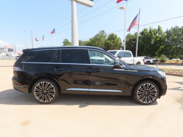 Certified 2023 Lincoln Aviator Black Label w/ Class IV Trailer Tow Package AWD/4WD image 8