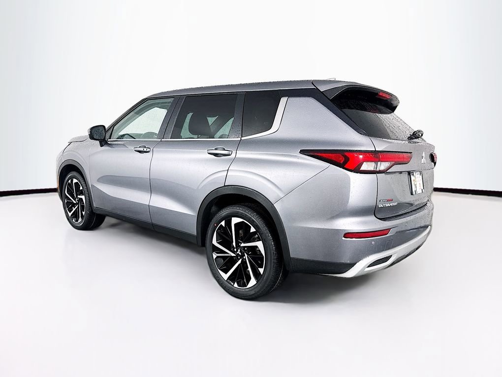 Used 2022 Mitsubishi Outlander SE AWD/4WD image 7